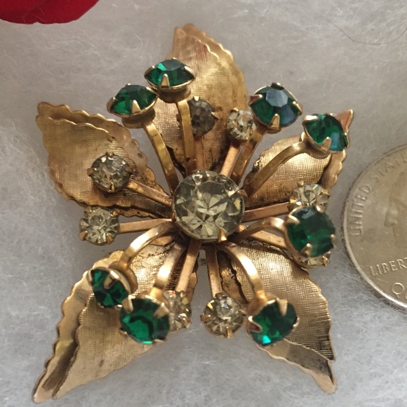 Green and white crystal gold plated flower brooch - Picture 5 of 5